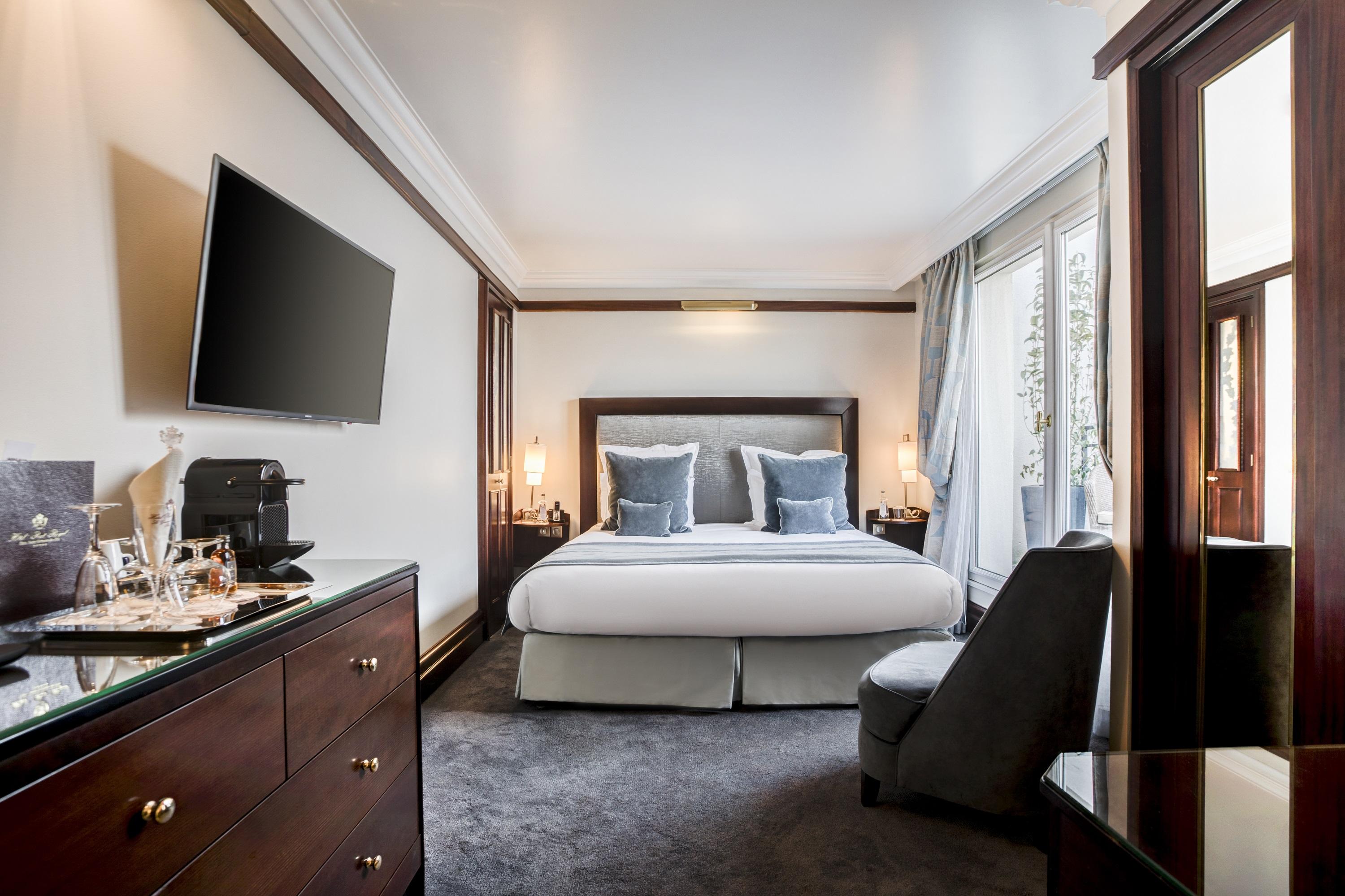 Hotel Pont Royal Paris Luaran gambar A room at the hotel