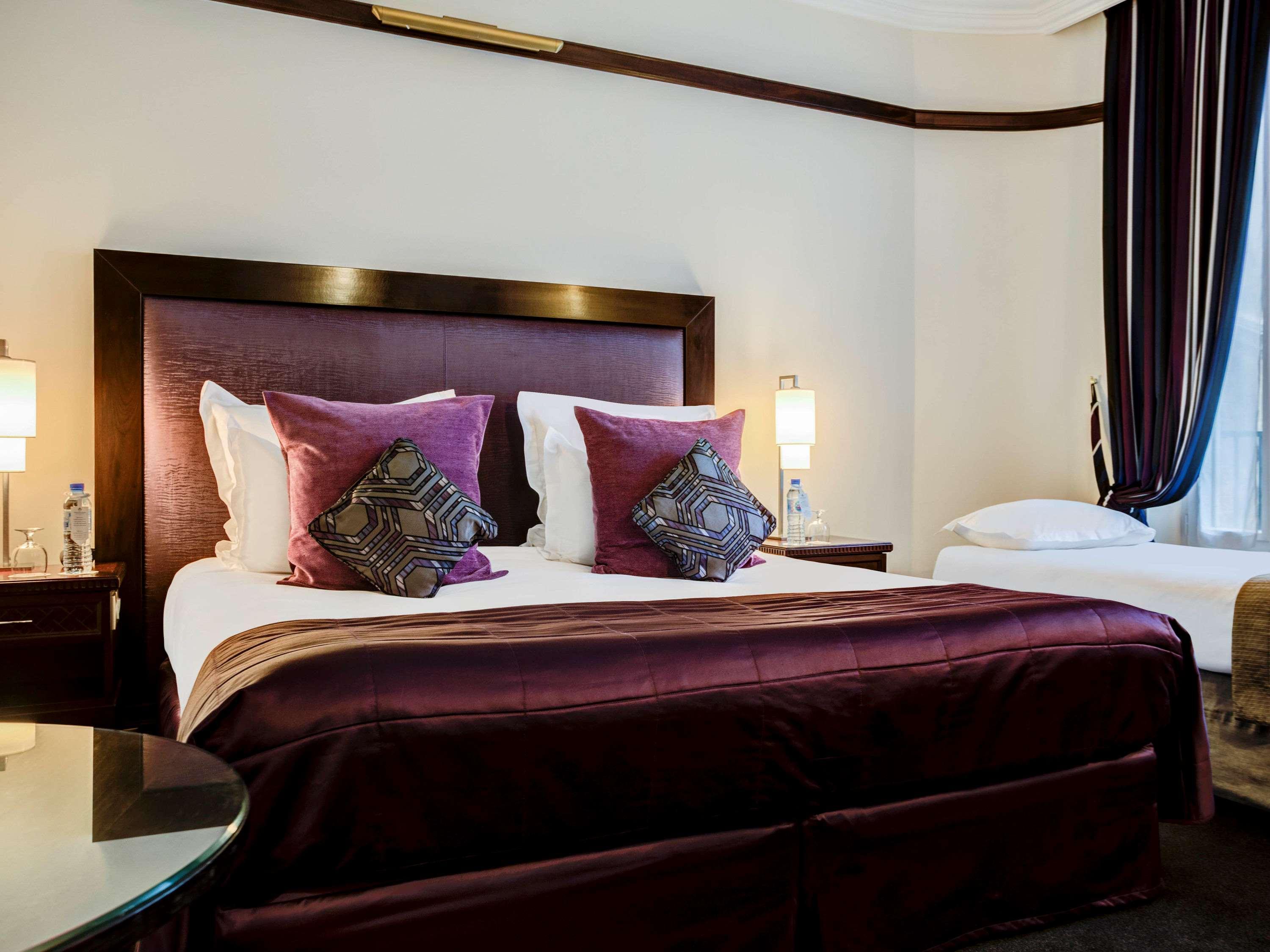 Hotel Pont Royal Paris Luaran gambar A bedroom at the hotel