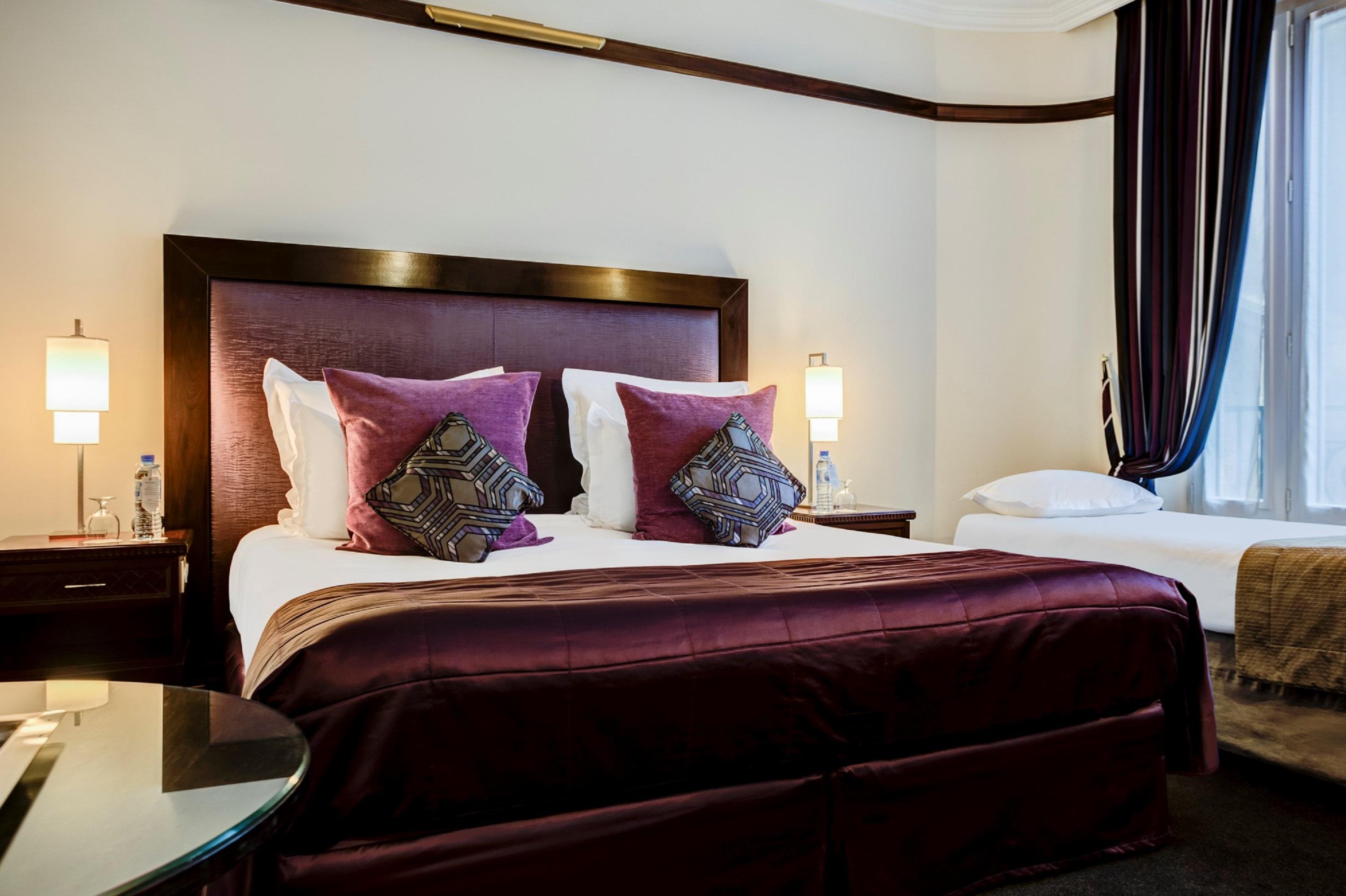 Hotel Pont Royal Paris Luaran gambar A bedroom at the hotel