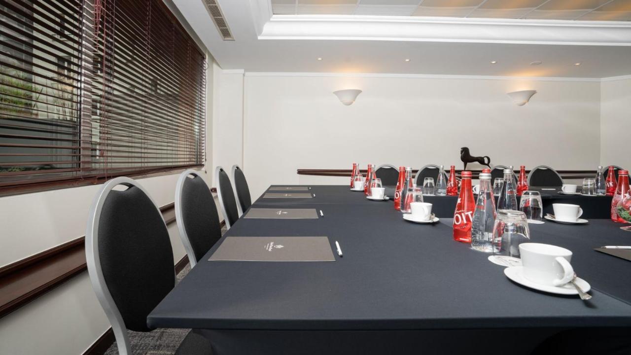 Hotel Pont Royal Paris Luaran gambar Meeting room at the Hilton London Heathrow