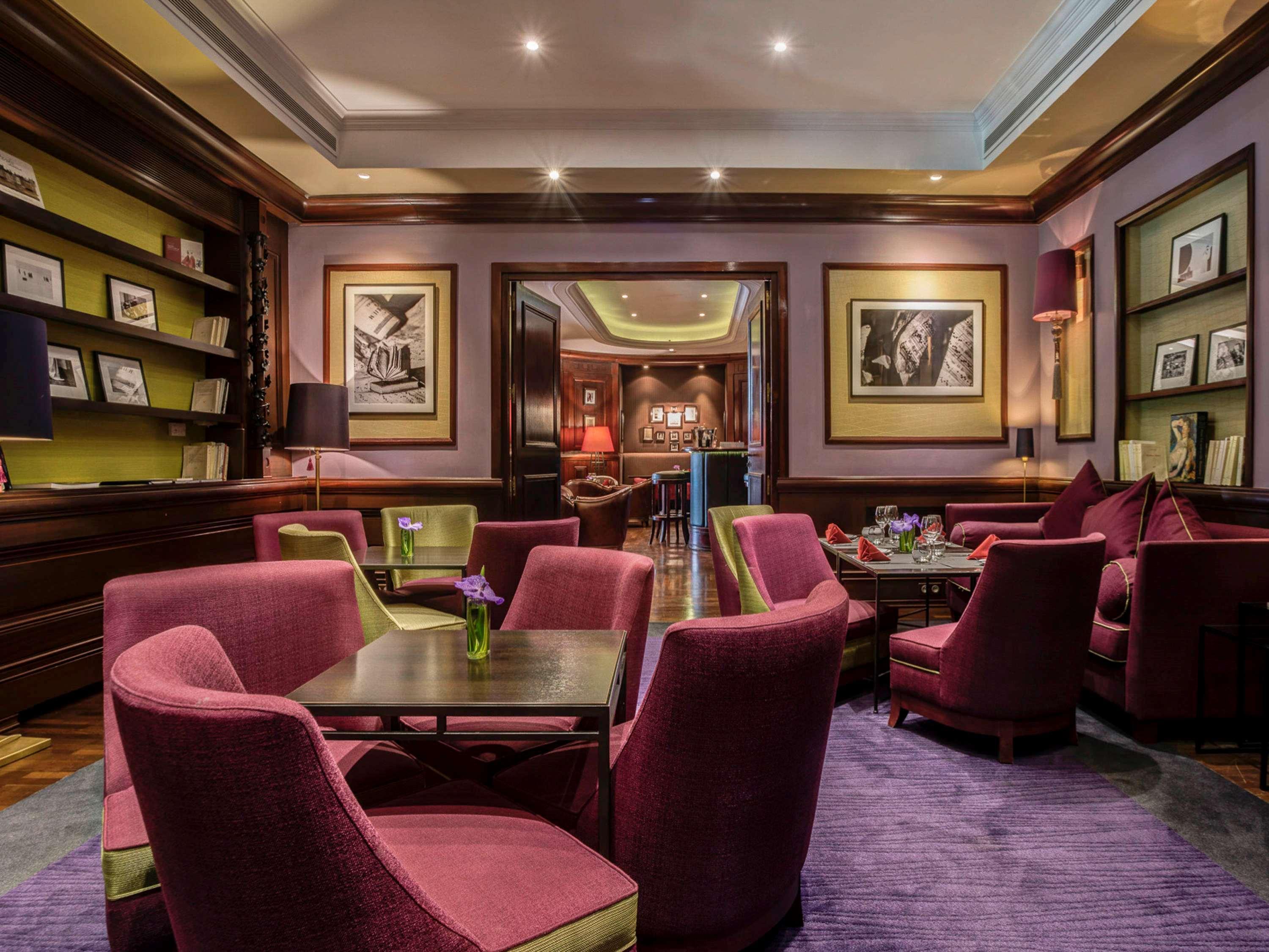 Hotel Pont Royal Paris Luaran gambar The Library at The Dorchester
