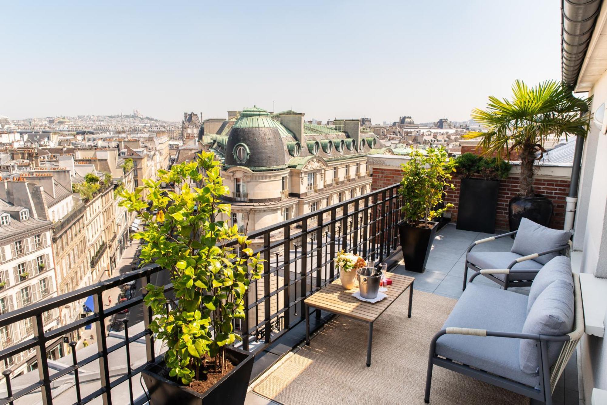 Hotel Pont Royal Paris Luaran gambar A balcony in Paris