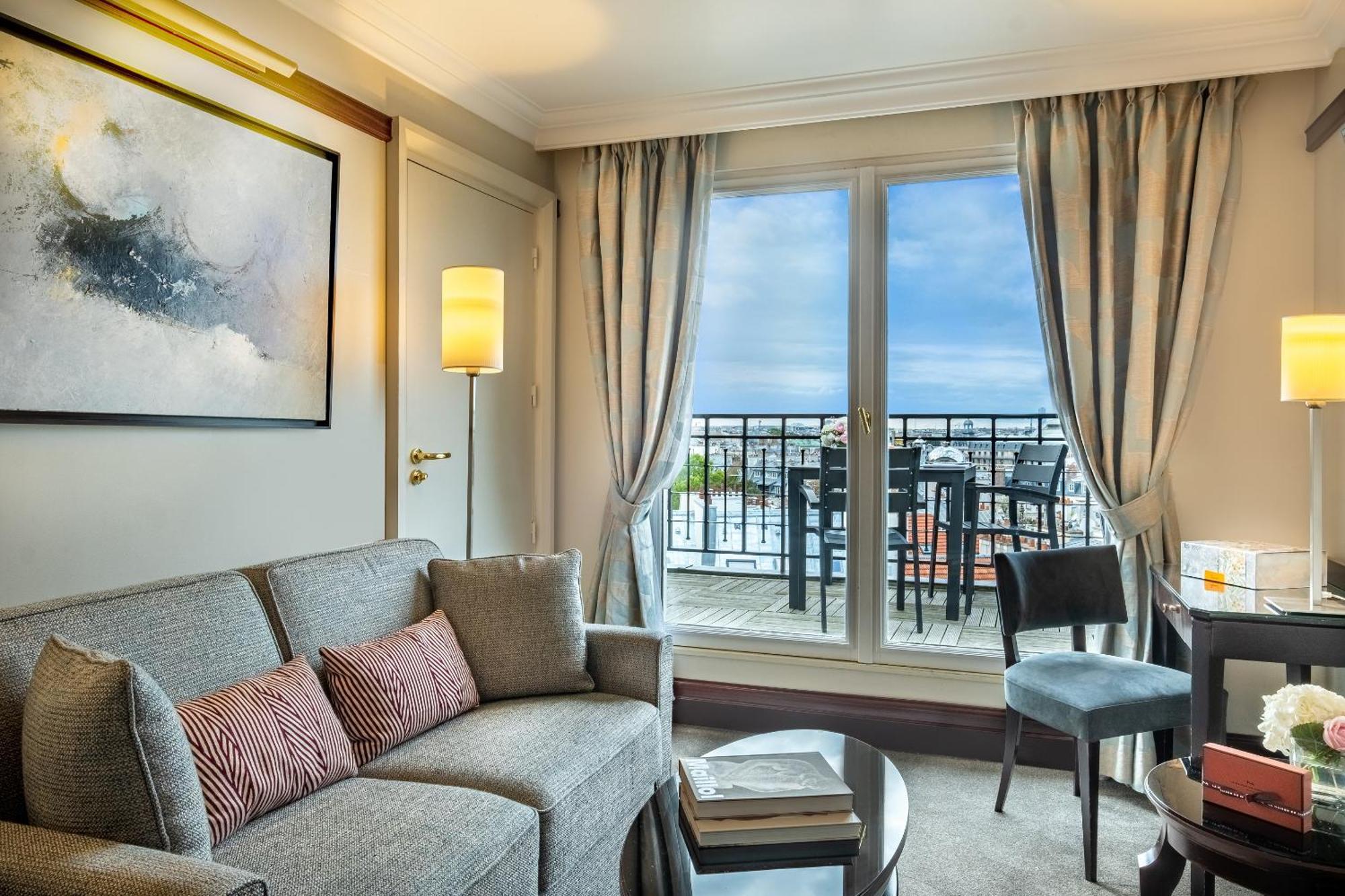 Hotel Pont Royal Paris Luaran gambar A suite at the hotel